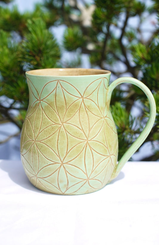 Tasse Fleur de vie vert clair Sgraffito