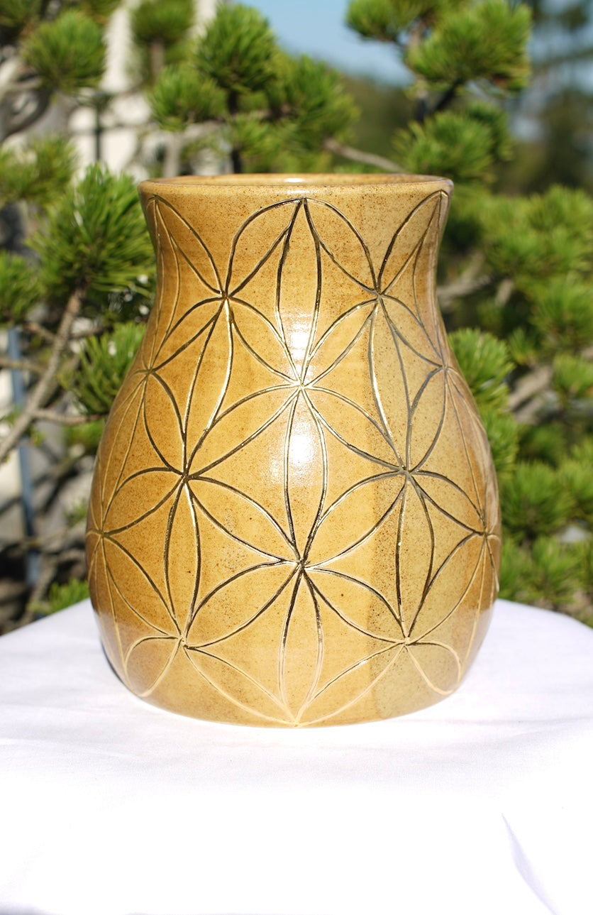 Flower of life vase 24 carat gold