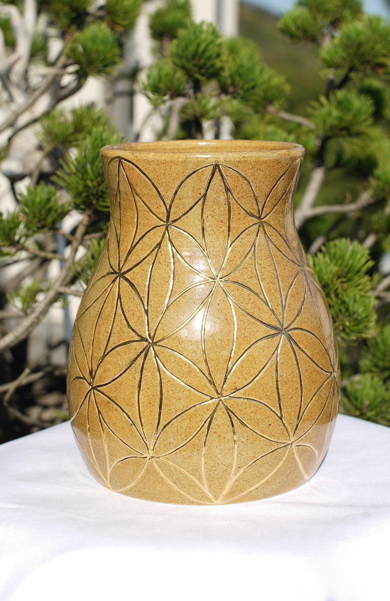 Flower of life vase 24 carat gold