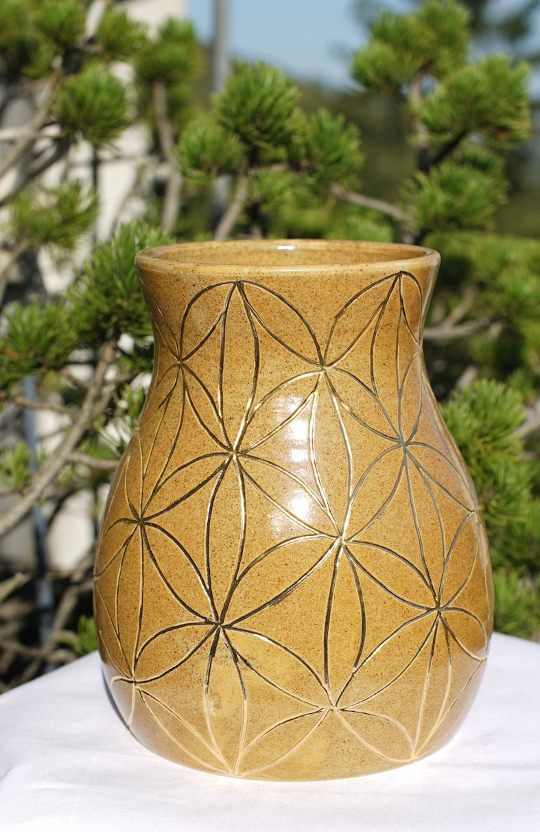 Flower of life vase 24 carat gold