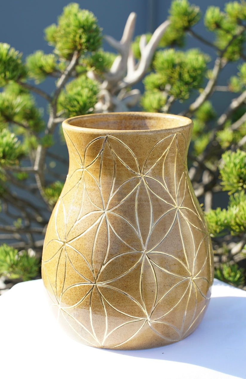 Flower of life vase 24 carat gold