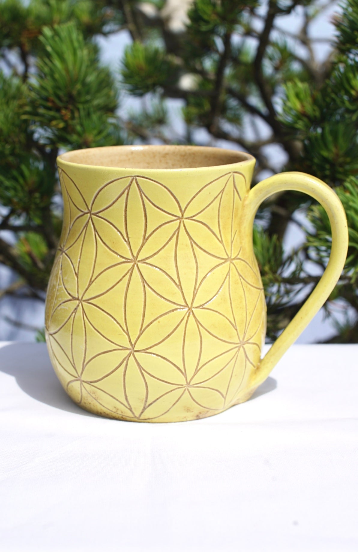 Flower of life mug yellow sgraffito