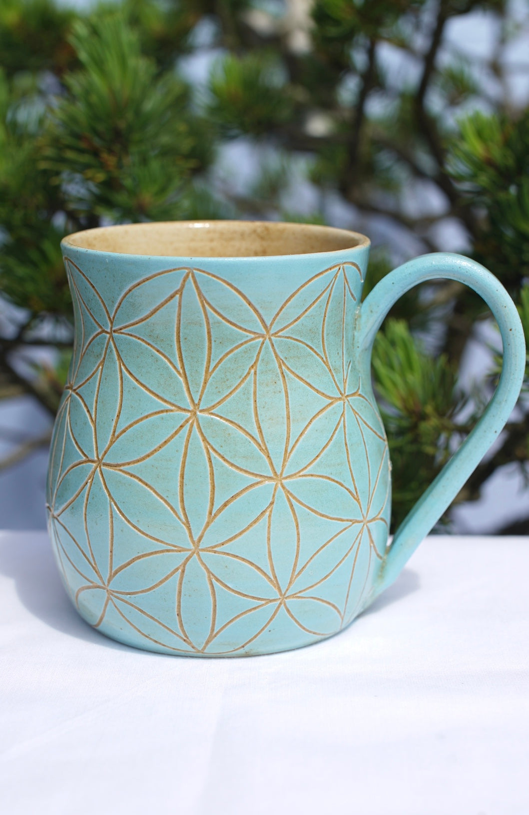 Tasse Blume des Lebens hellblau Sgraffito