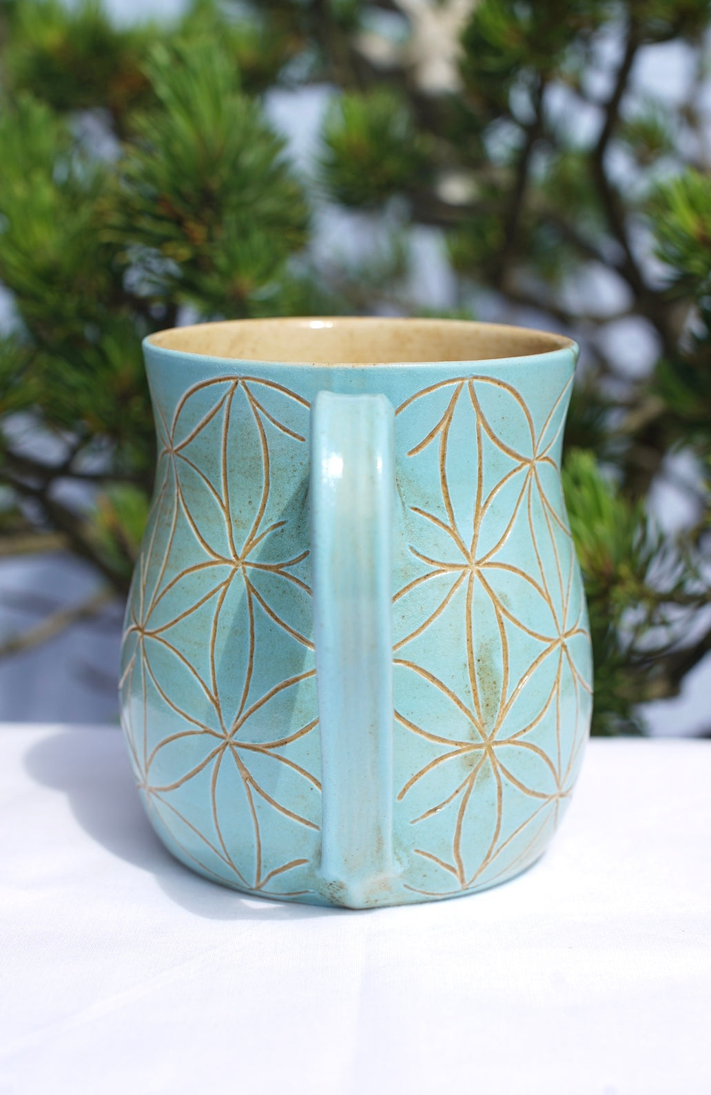 Tasse Blume des Lebens hellblau Sgraffito