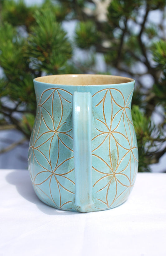 Tasse Blume des Lebens hellblau Sgraffito