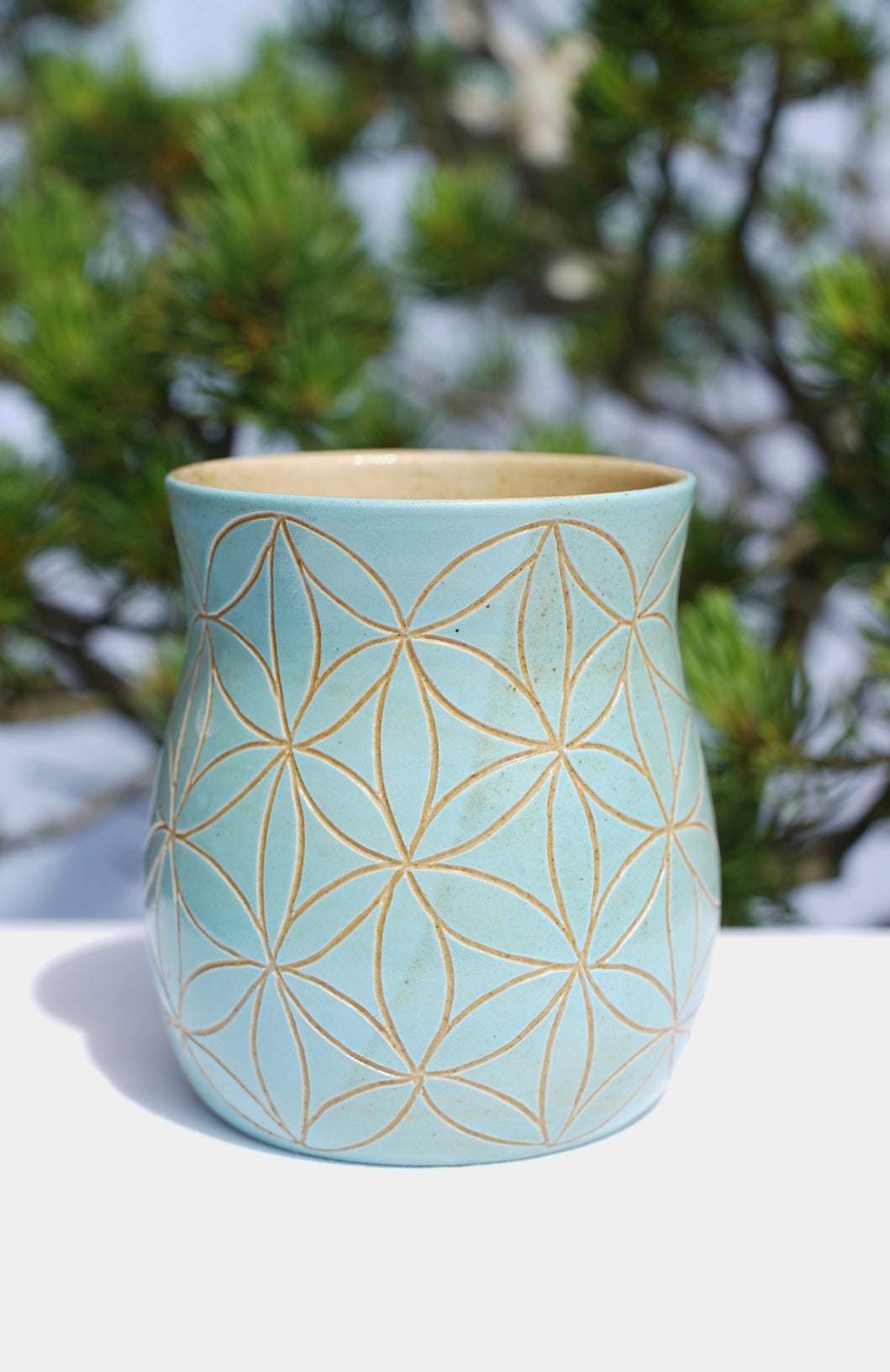 Tasse Blume des Lebens hellblau Sgraffito