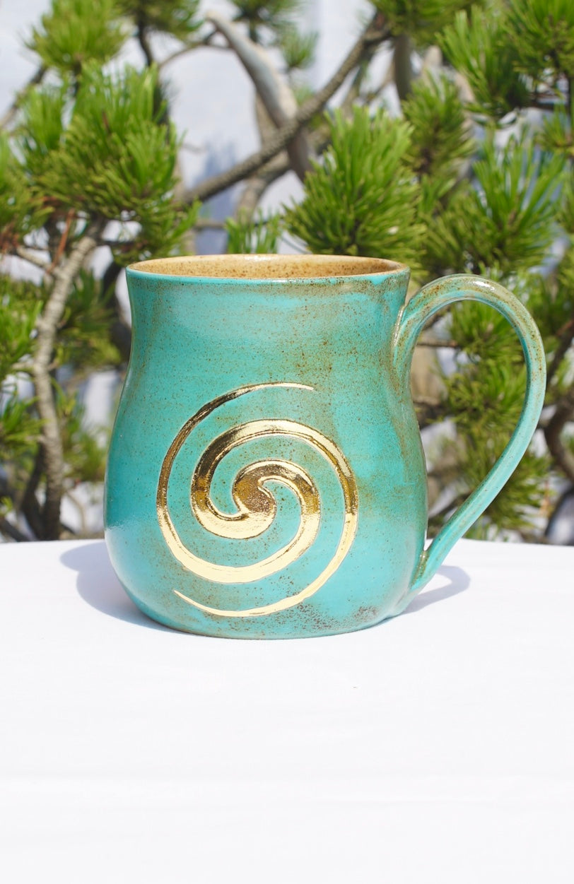 Tasse Jade Spirale 24 Karat Gold