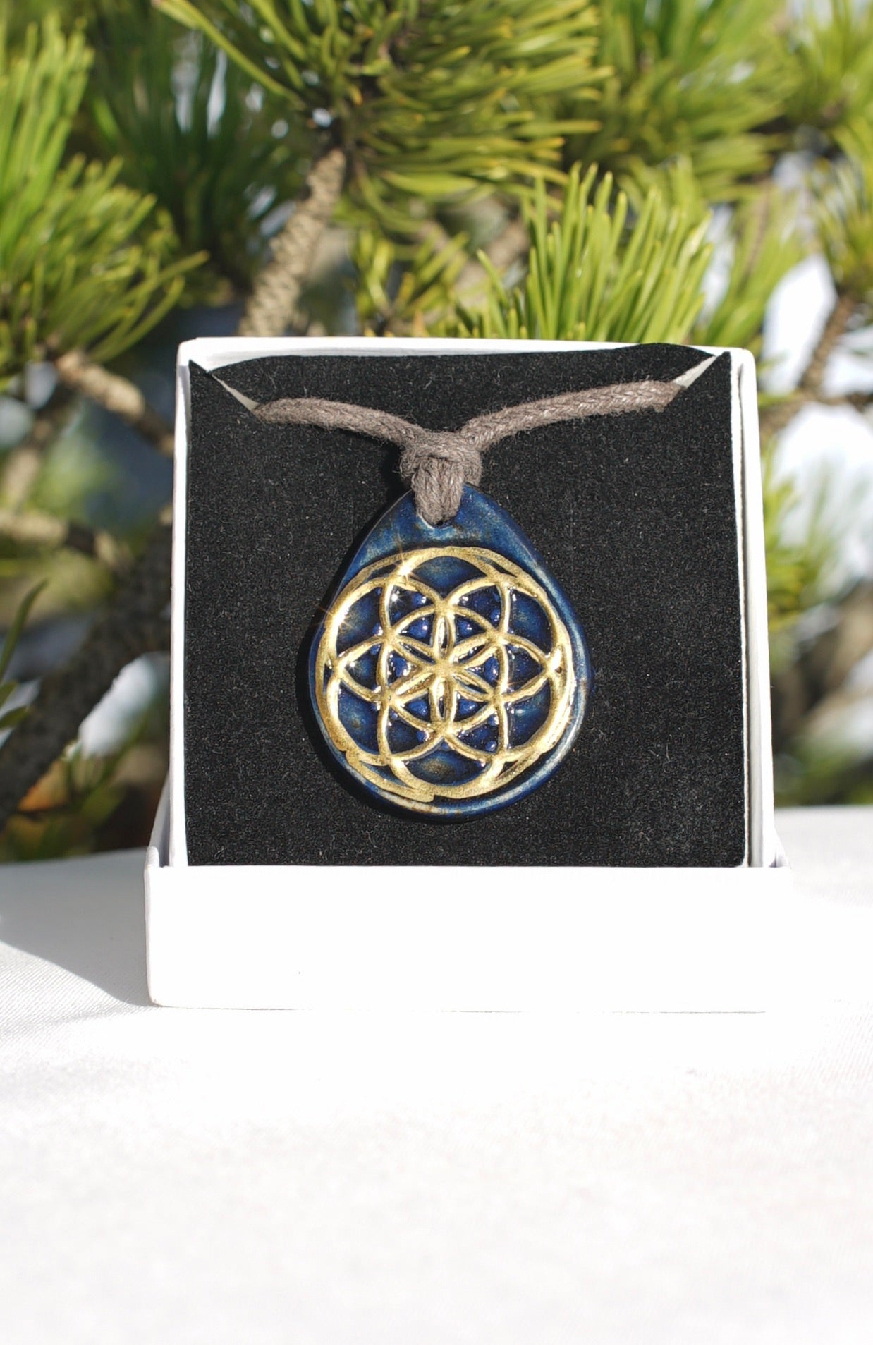 Amulett blau Samen des Lebens und Blume des Lebens in 24 Karat Gold