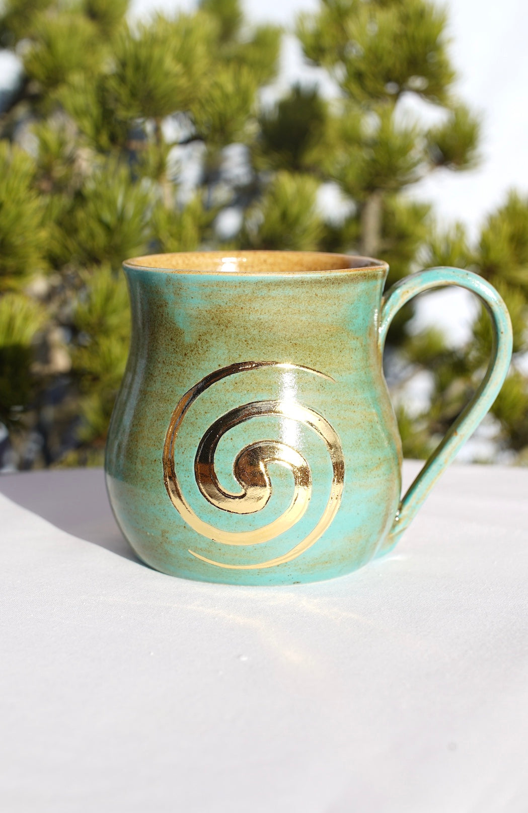 Tasse Jade Spirale 24 Karat Gold