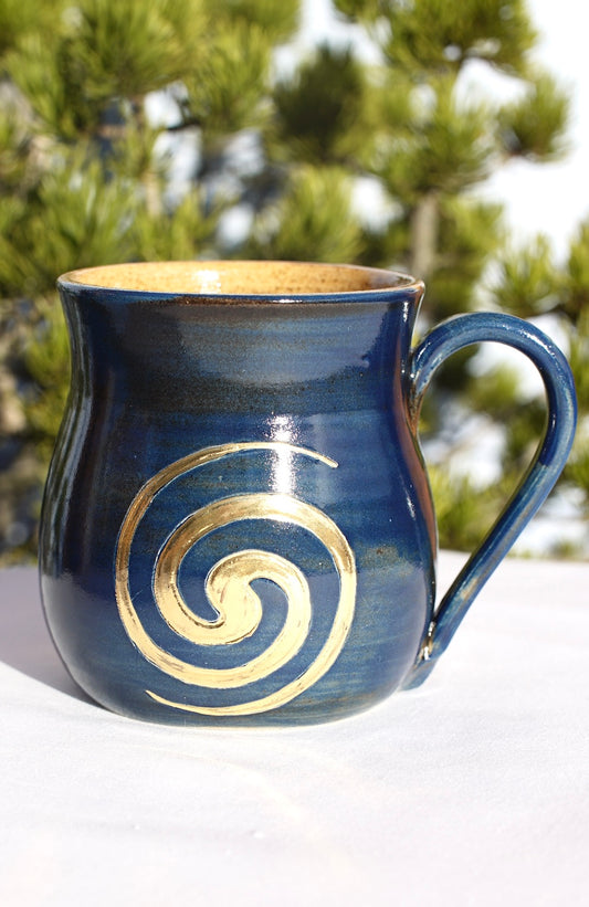 Tasse blau Spirale 24 Karat Gold